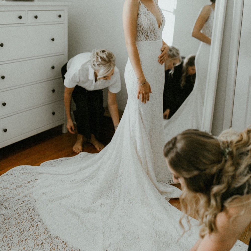 Mikaella Wedding Dress (style 2100) Size 6